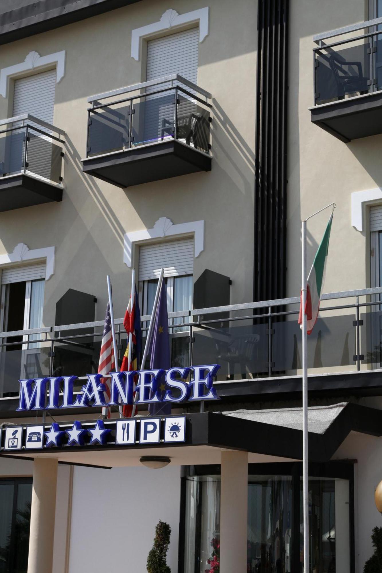 Hotel Milanese Римини Екстериор снимка